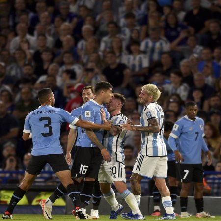 Argentina đấu với Uruguay: Messi Gặp Thất Bại Nặng Nề